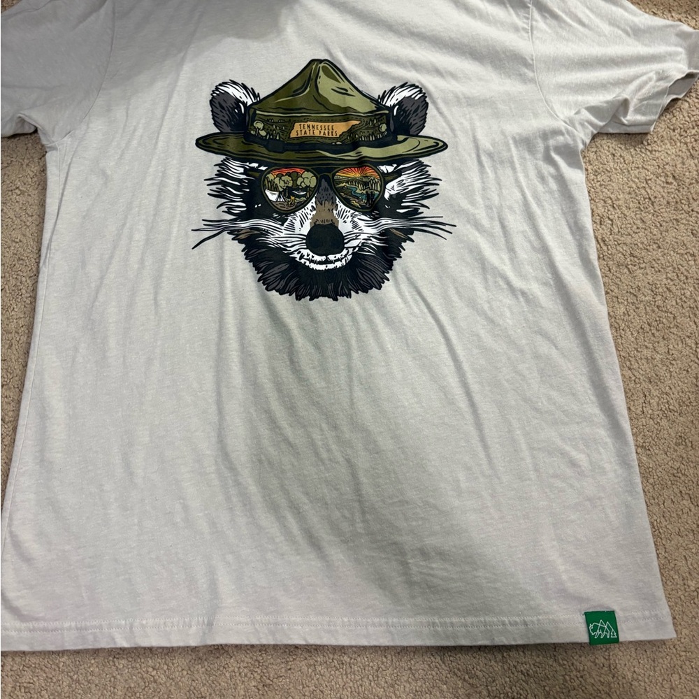 Adventure Graphic Tee in Light Gray